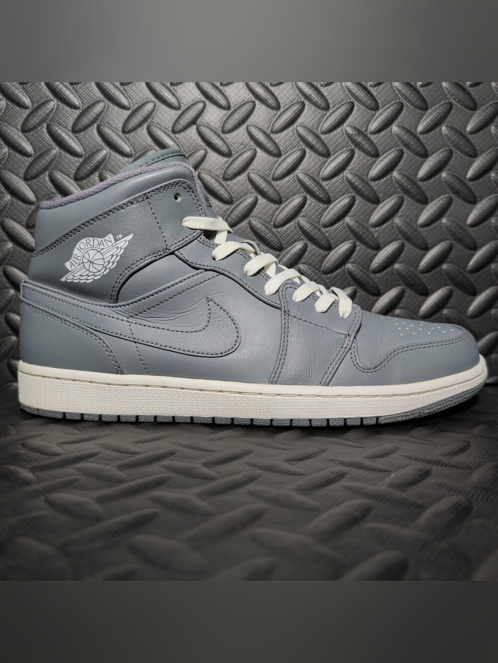 Nike Air Jordan 1 Mid Cool Grey/White Men's Size 11 2013 554724-003